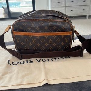 COPY - COPY - Louis Vuitton Reporter PM. Great condition includes bag.